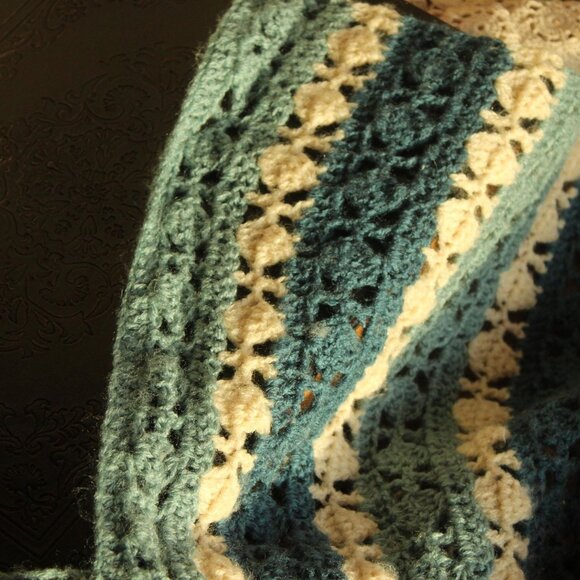 Vintage 1960s Afghan, Blue and White Striped Crochet Lap Blanket or Throw - Picture 5 of 12